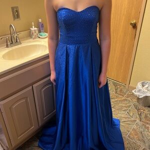 Elegant Blue Strapless Evening Gown